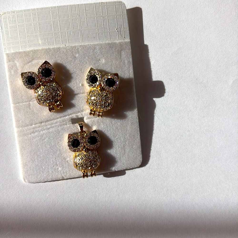 Pierced earrings and necklace. No chain.